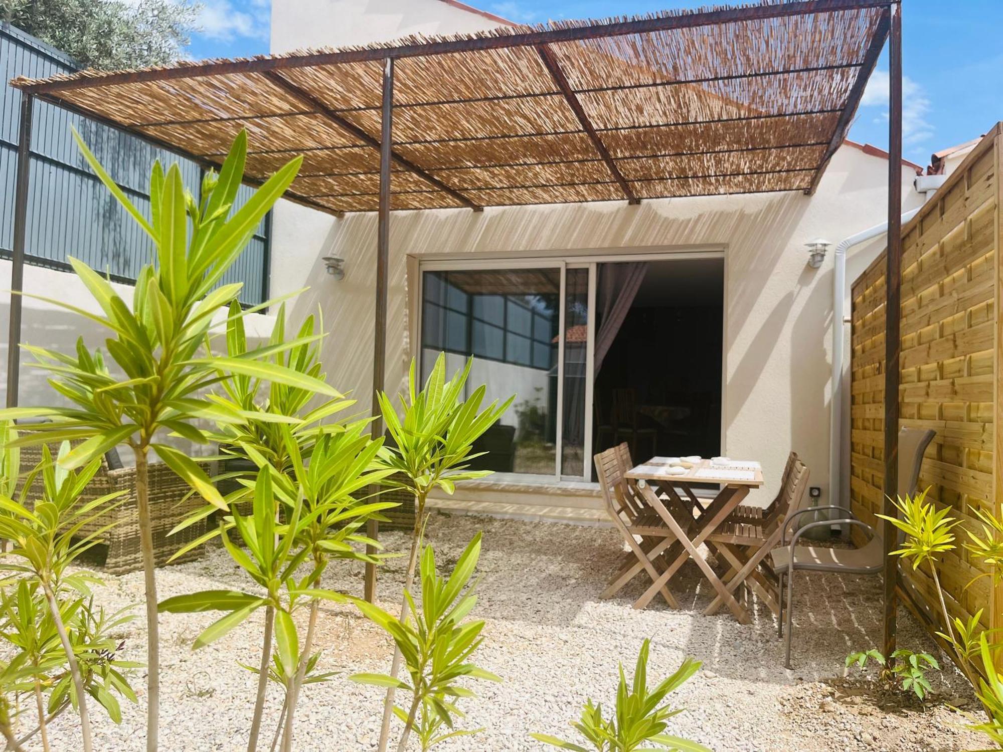 Chez Nous Hotel Merindol Ngoại thất bức ảnh